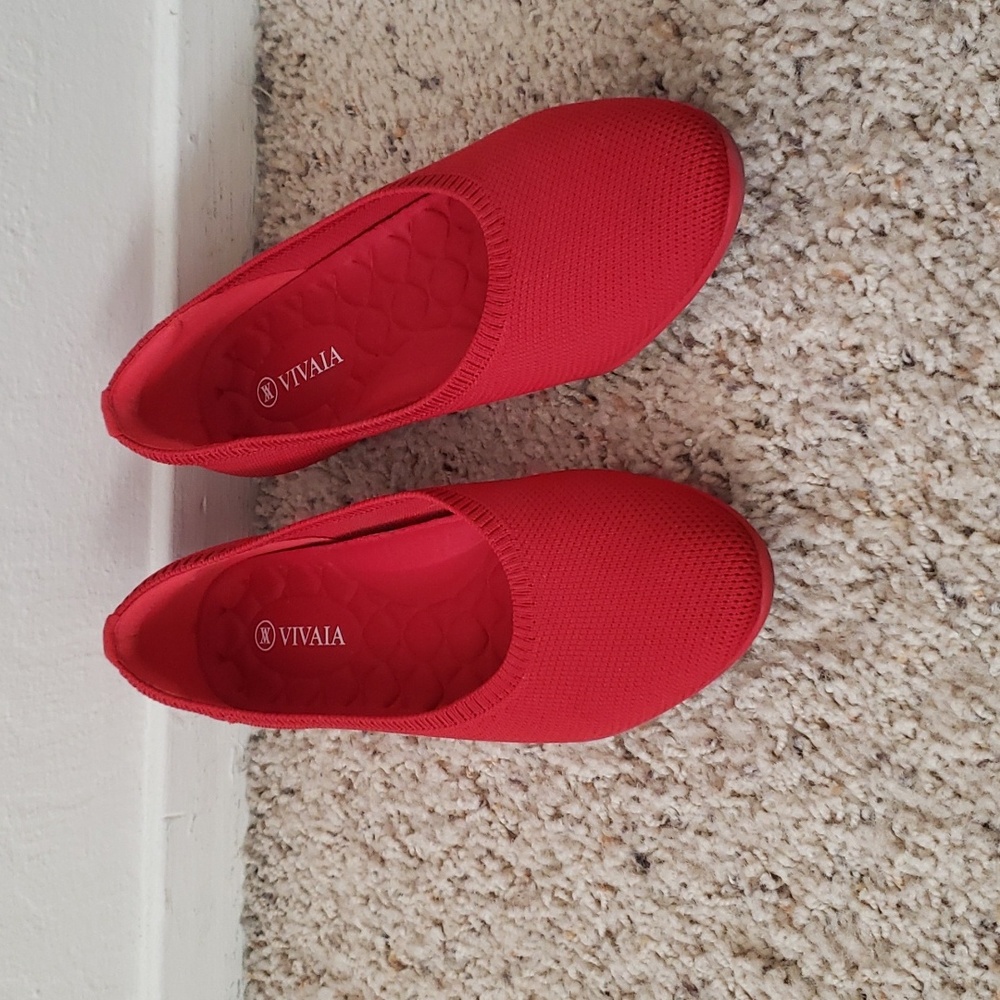 Vivaia almond-toe walker flats